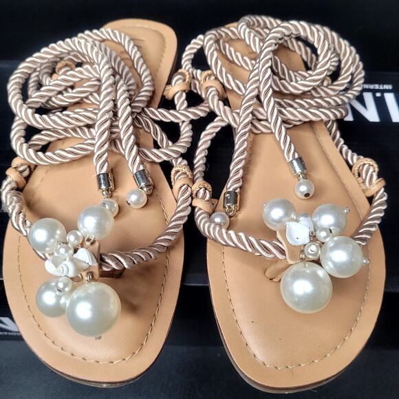INC Jerzi Rope Embellished Flat Sandals Sz 5.5 Pearls Seashells Beachy Nautical - Picture 3 of 10